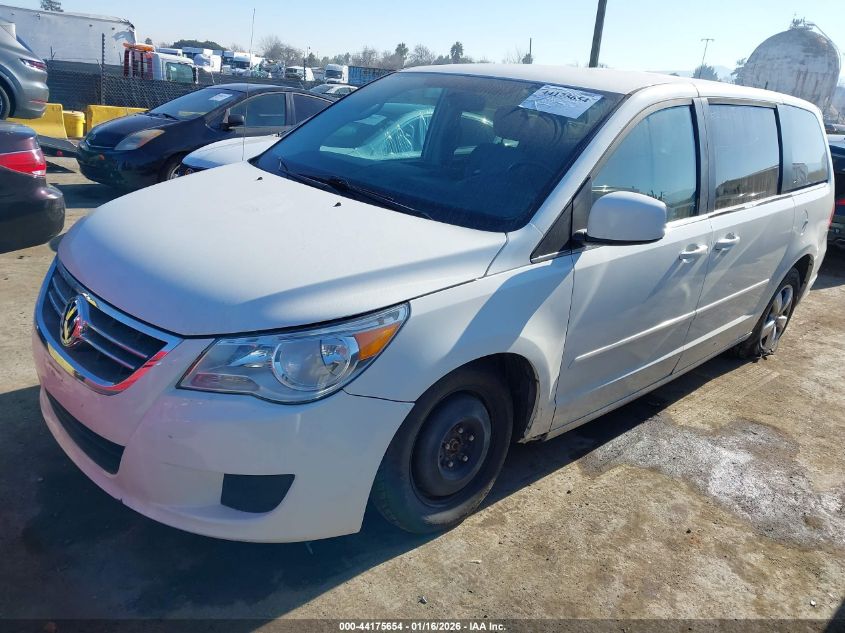 2010 Volkswagen Routan Se