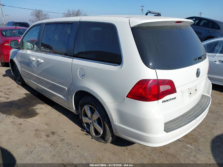 2010 Volkswagen Routan Se