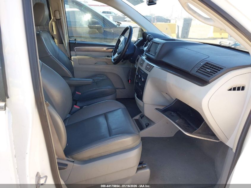 2010 Volkswagen Routan Se