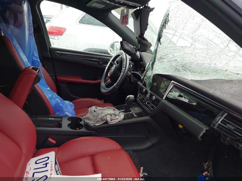 2025 Porsche Macan T