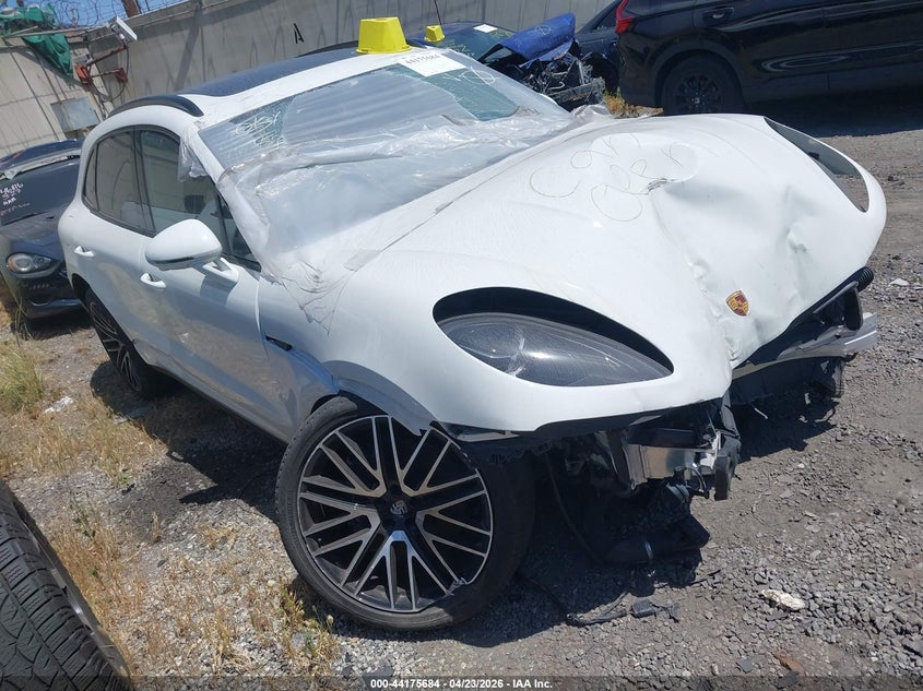 2025 Porsche Macan T