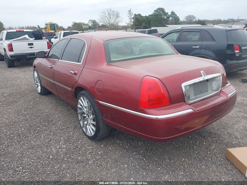2006 Lincoln Town Car Signature Limited