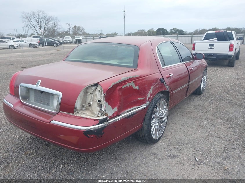 2006 Lincoln Town Car Signature Limited