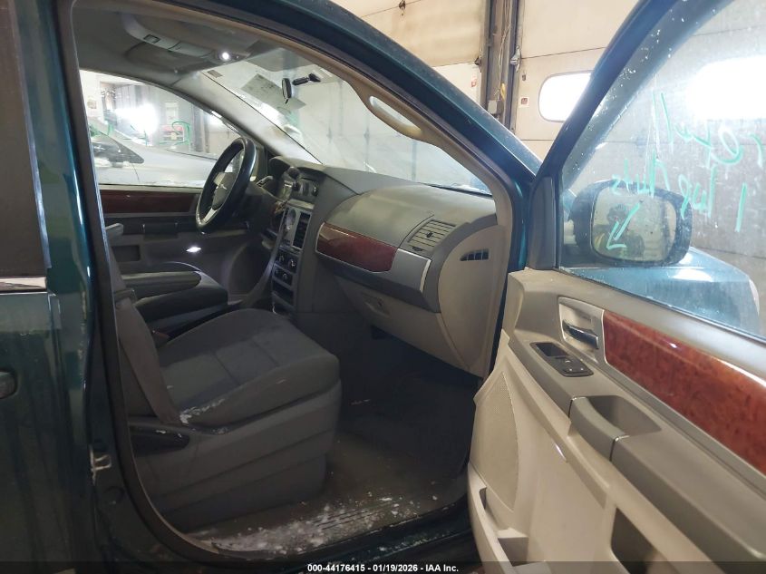 2009 Chrysler Town & Country Touring