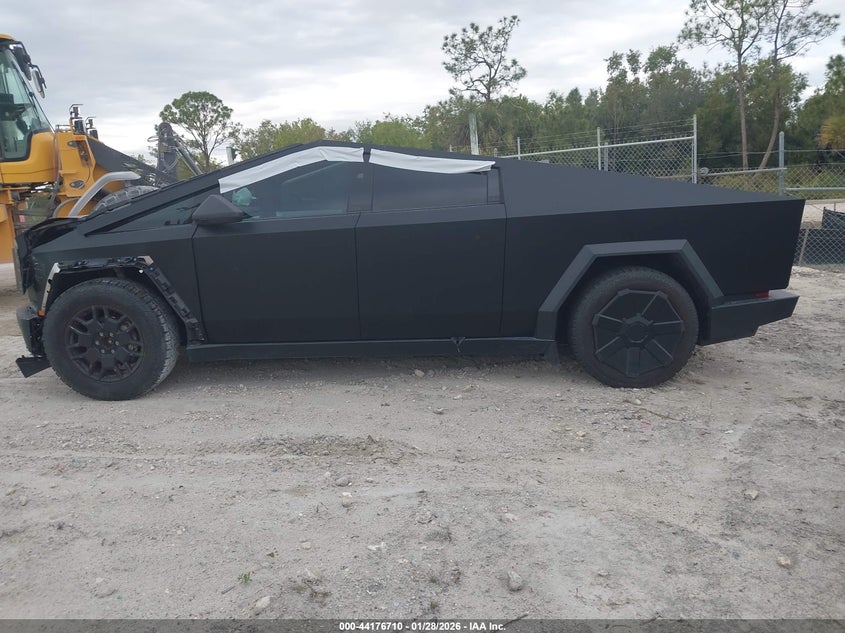 Vin: 7g2cehed4ra008099, lot: 44672669, tesla cybertruck all-wheel drive 20243