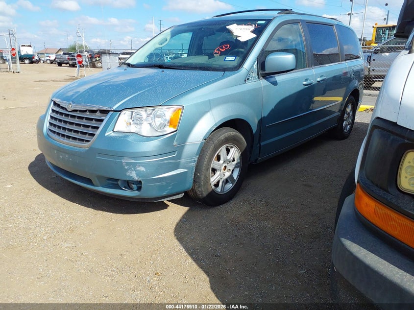Vin: 2a4rr5d12ar324002, lot: 44672901, chrysler town & country touring 20102