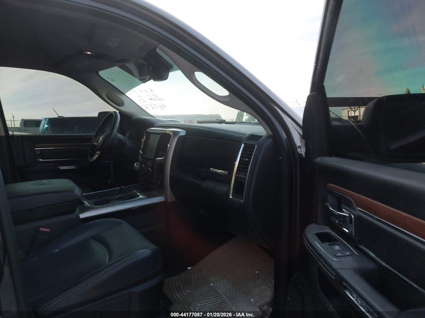 2017 Ram 1500 Laramie 4X2 5'7 Box