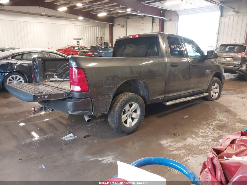 2019 Ram 1500 Classic Express 4X4 6'4 Box