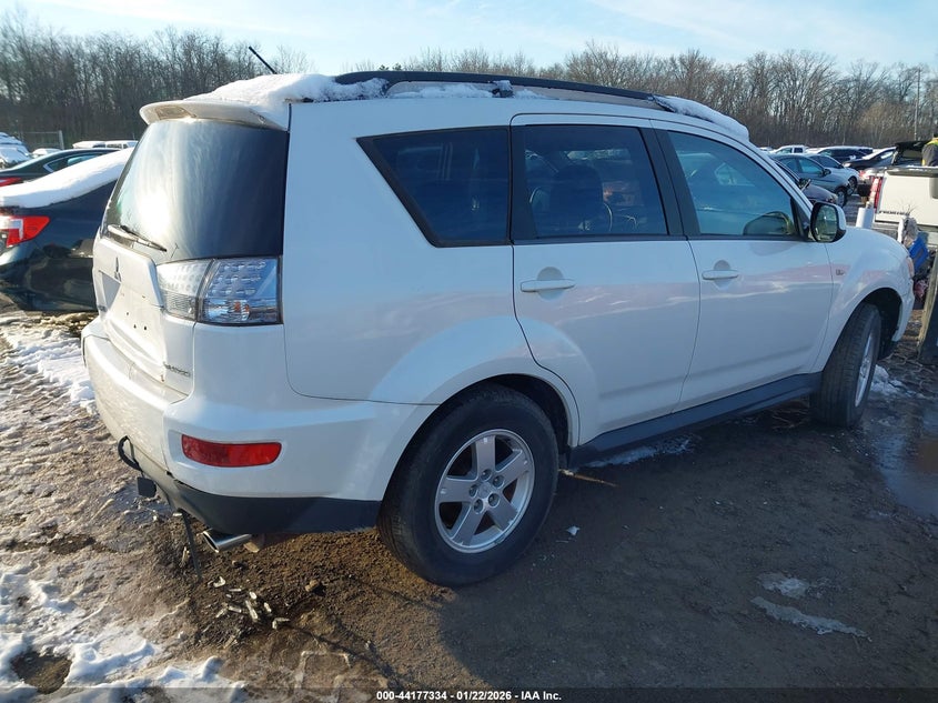 2010 MITSUBISHI OUTLANDER auction photo 4