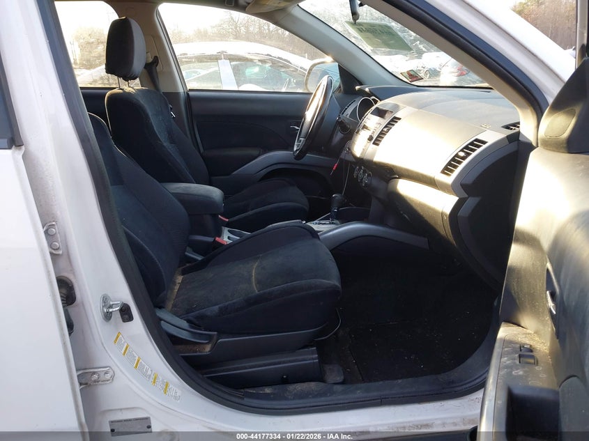 2010 MITSUBISHI OUTLANDER auction photo 5