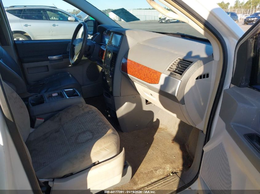 2008 Chrysler Town & Country Touring