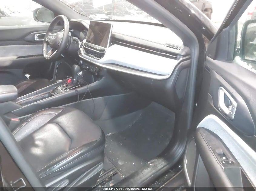 2023 Jeep Compass Latitude Lux Fwd