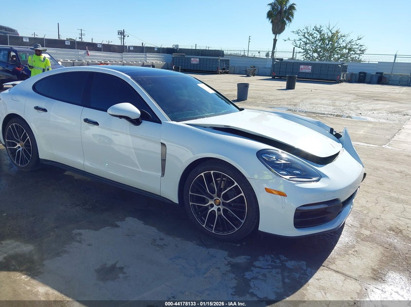 2022 Porsche Panamera 4/4 Platinum Edition/Platinum Edition