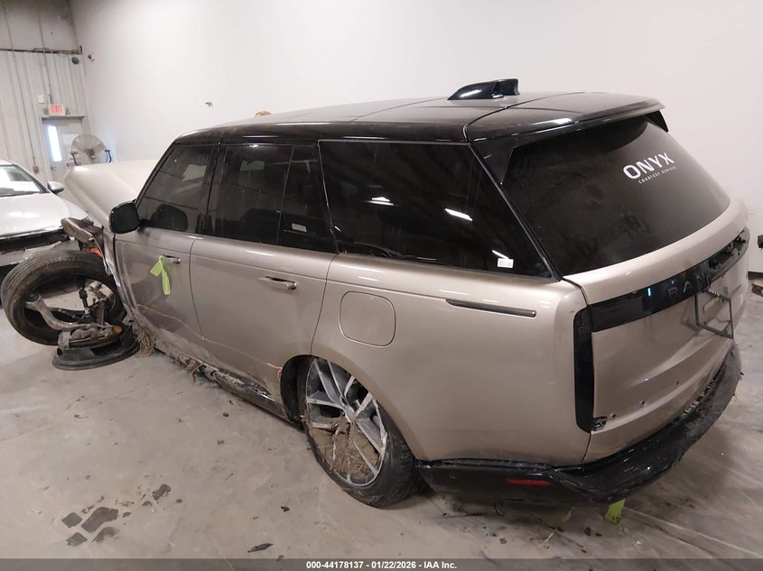 2025 Land Rover Range Rover P550E Se