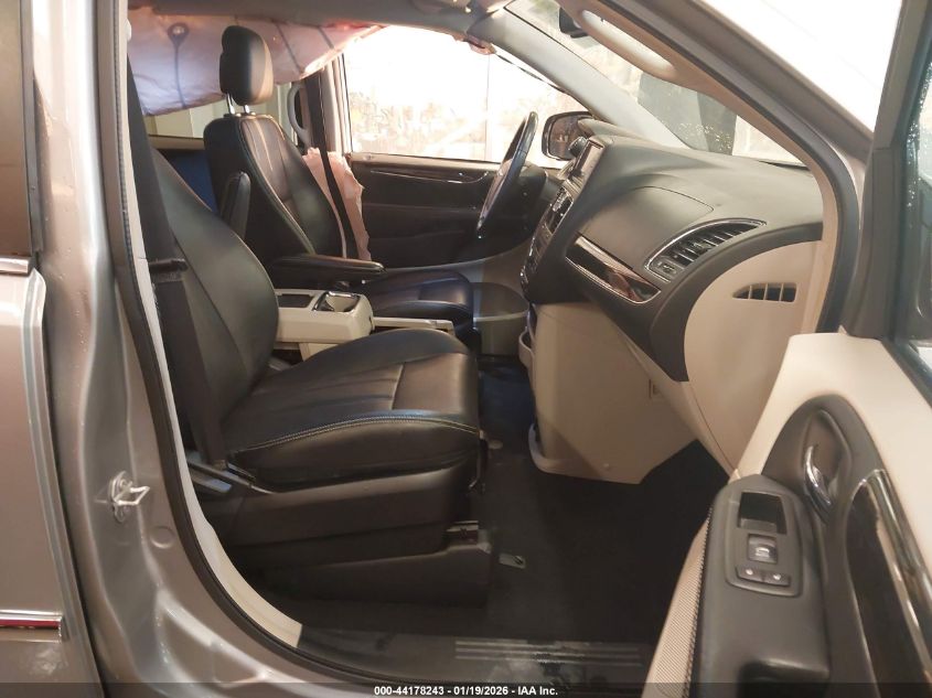 2016 Chrysler Town & Country Touring