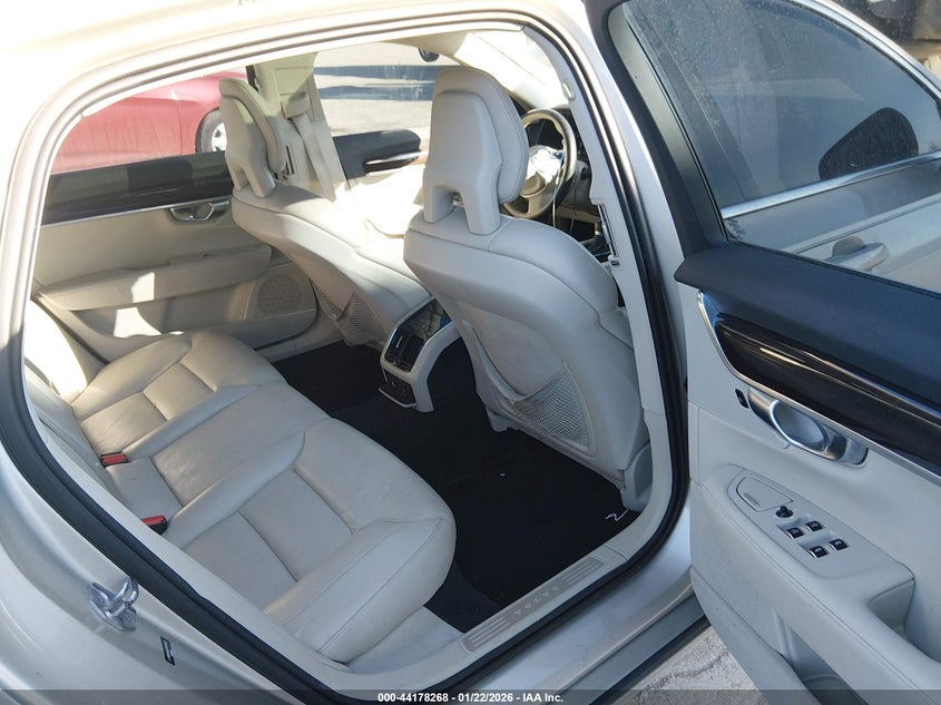 2018 Volvo S90 T5 Momentum VIN: LVY982AK9JP015402 Lot: 44178268