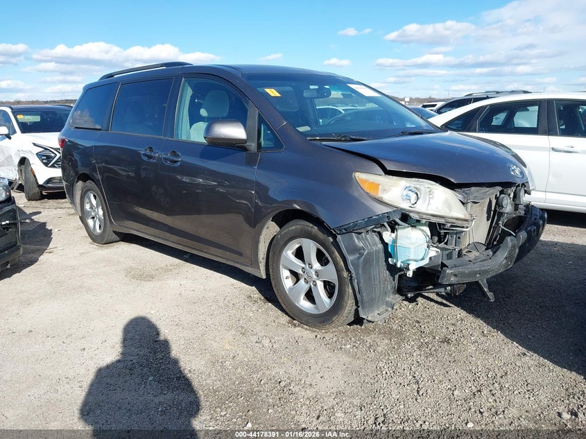 2015 Toyota Sienna Le 8 Passenger