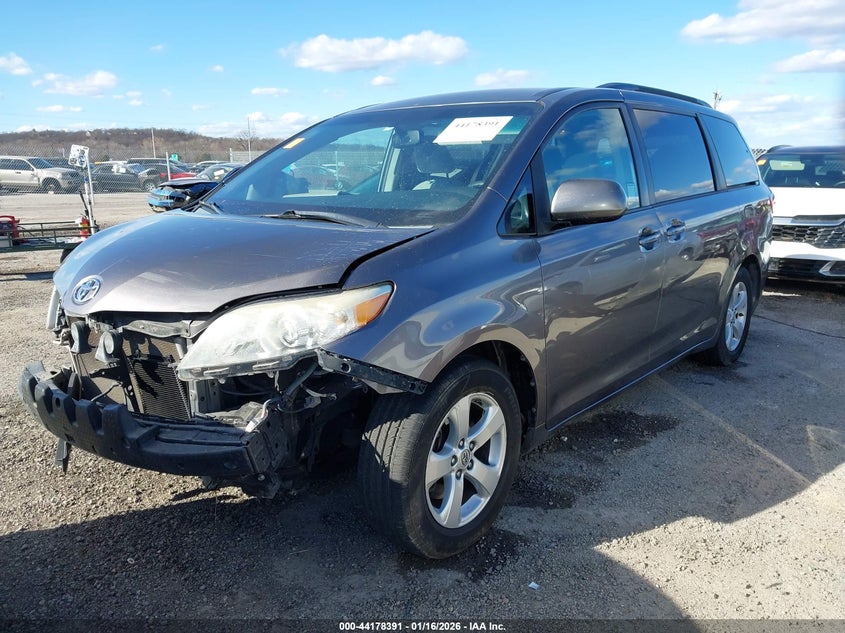 2015 Toyota Sienna Le 8 Passenger