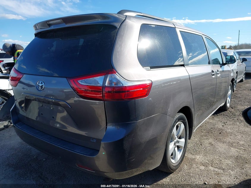 2015 Toyota Sienna Le 8 Passenger