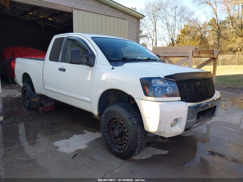 NISSAN TITAN SV