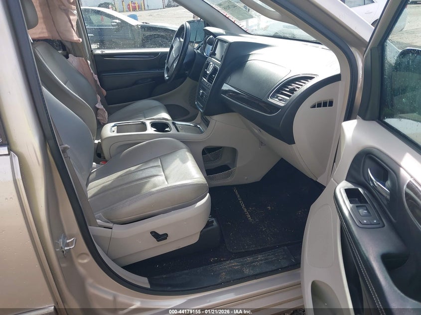 2013 Chrysler Town & Country Touring-L