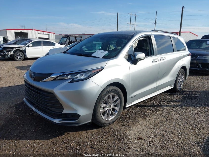 2021 Toyota Sienna Le