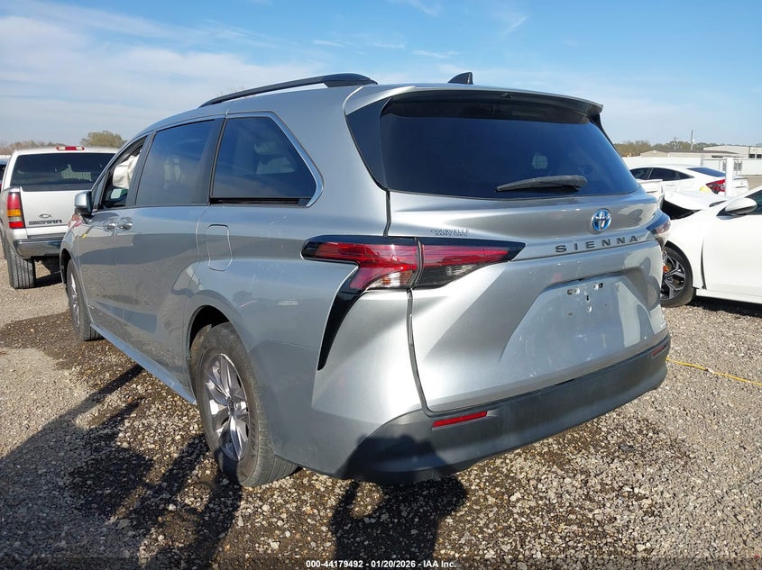 2021 Toyota Sienna Le