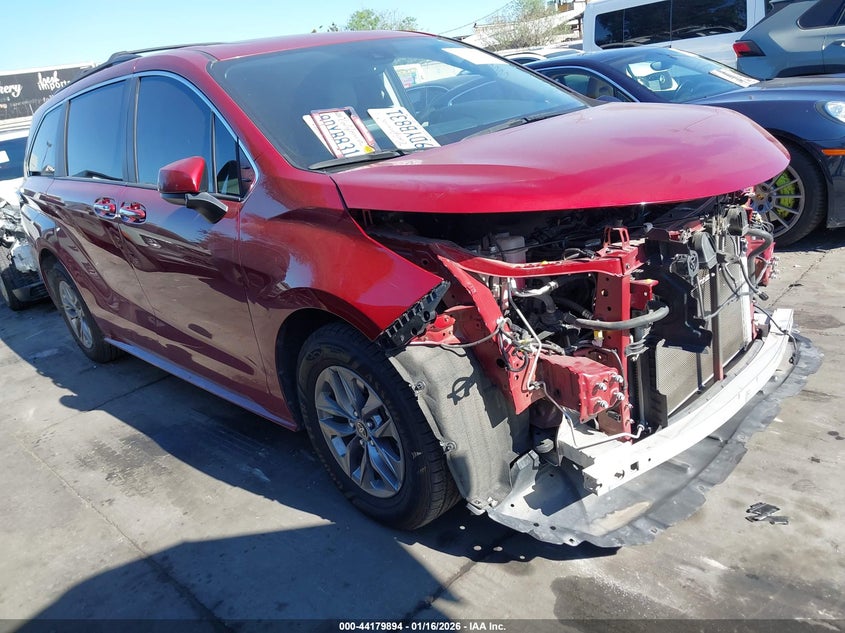 2023 Toyota Sienna Xle