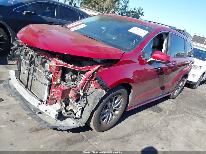2023 Toyota Sienna Xle