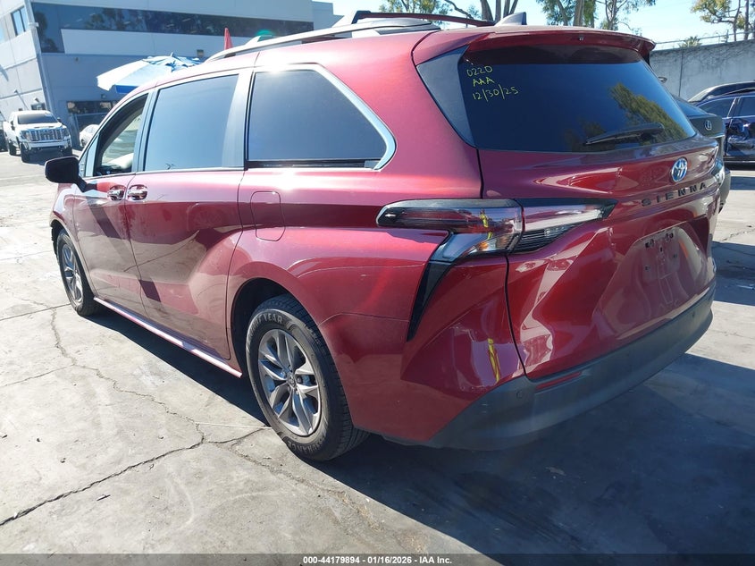 2023 Toyota Sienna Xle