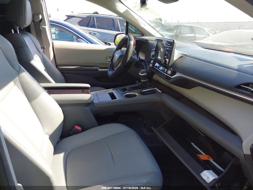 2023 Toyota Sienna Xle