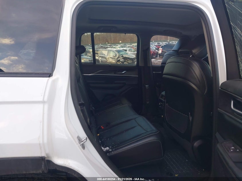 2023 JEEP GRAND CHEROKEE auction photo 8