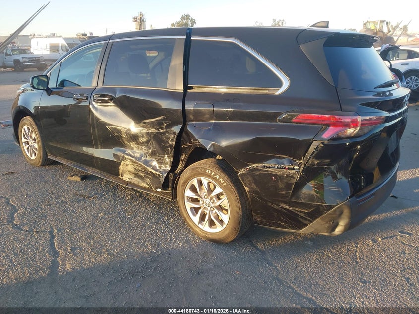 2022 Toyota Sienna Le