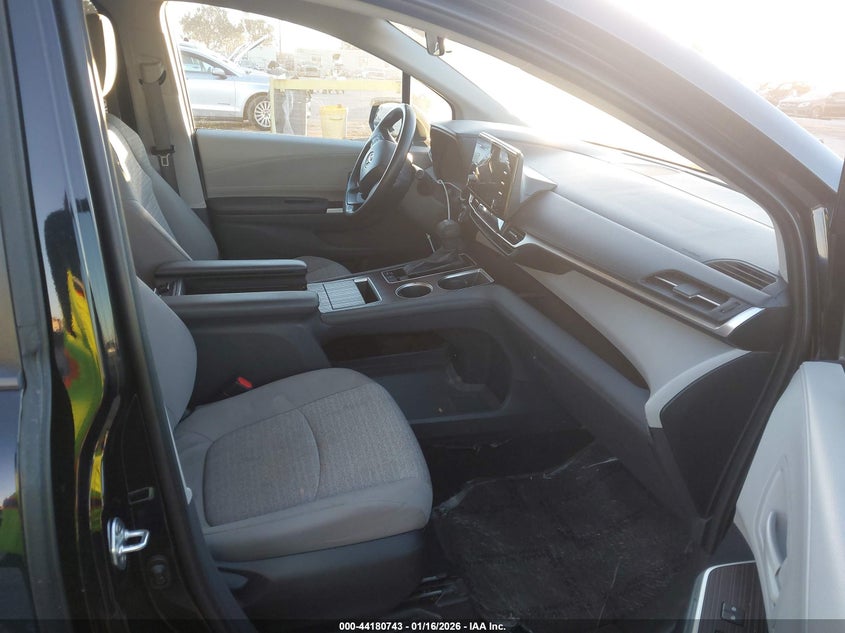 2022 Toyota Sienna Le