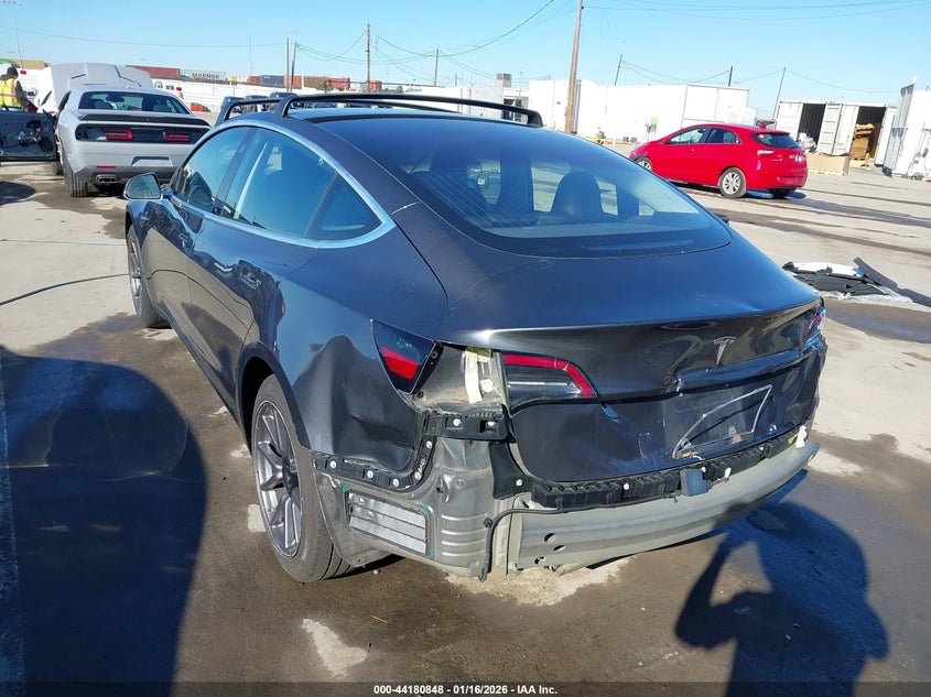2018 Tesla Model 3 Long Range/Mid Range VIN: 5YJ3E1EAXJF012780 Lot: 44180848
