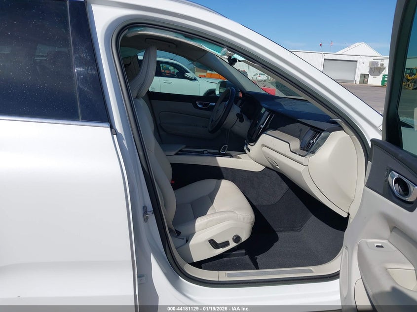 2023 Volvo Xc60 B5 Plus Bright Theme