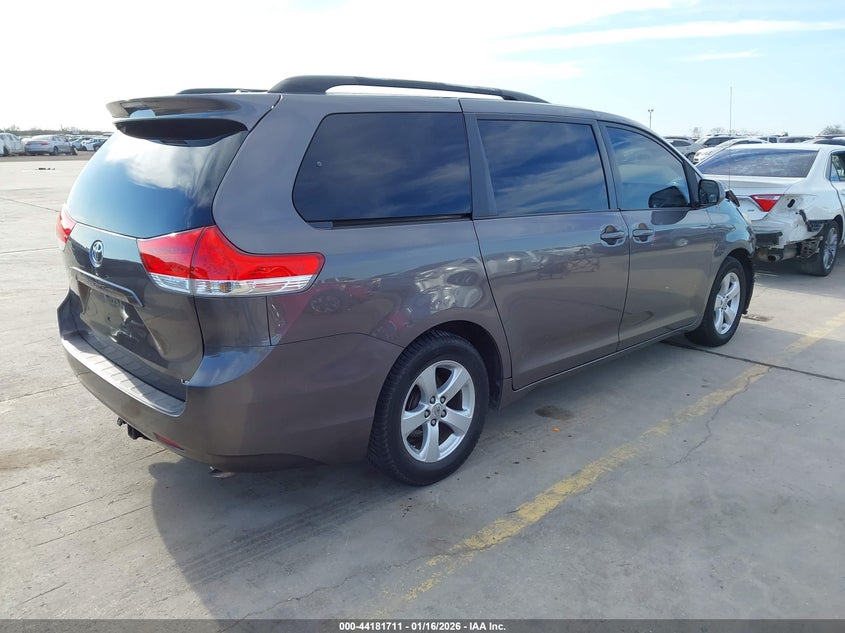 2012 Toyota Sienna Le V6 8 Passenger