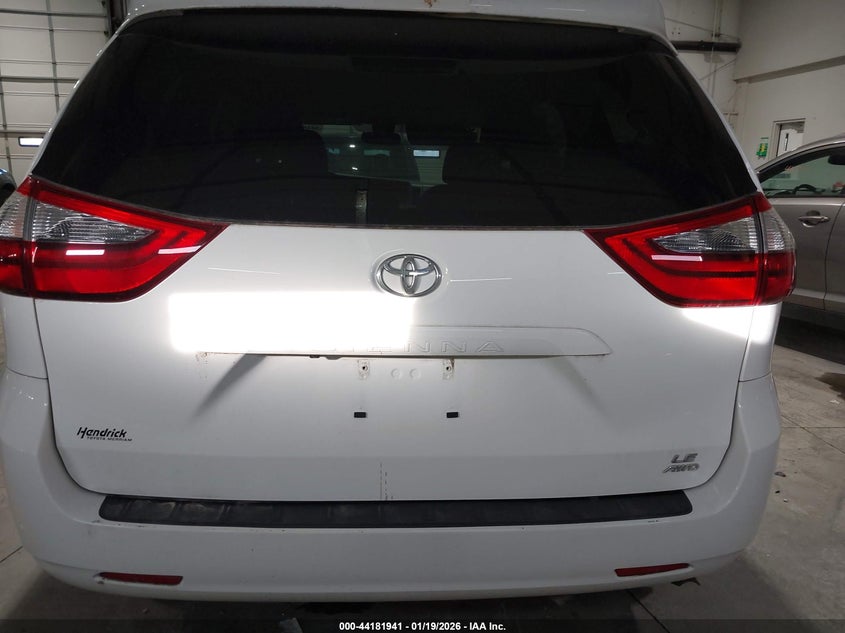 VIN 5TDJZ3DC4LS240041 2020 TOYOTA SIENNA LE