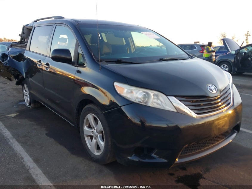 2013 Toyota Sienna Le V6 8 Passenger