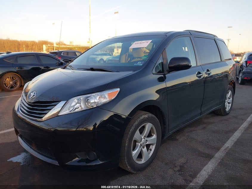 2013 Toyota Sienna Le V6 8 Passenger