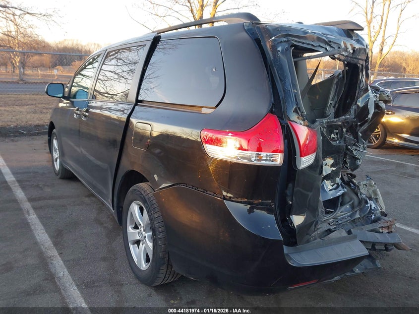 2013 Toyota Sienna Le V6 8 Passenger