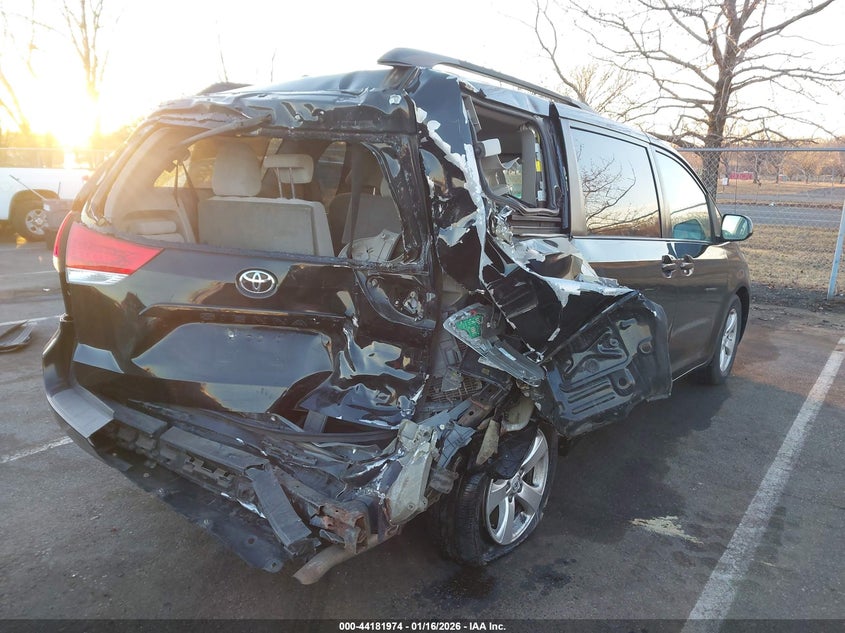2013 Toyota Sienna Le V6 8 Passenger