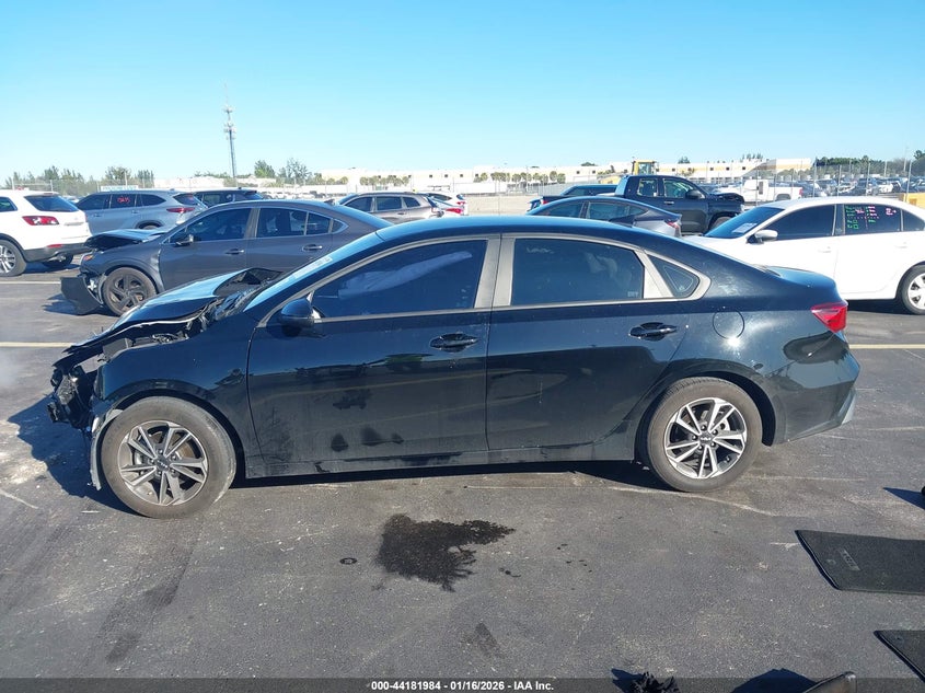 VIN 3KPF24ADXRE719449 2024 KIA FORTE LXS