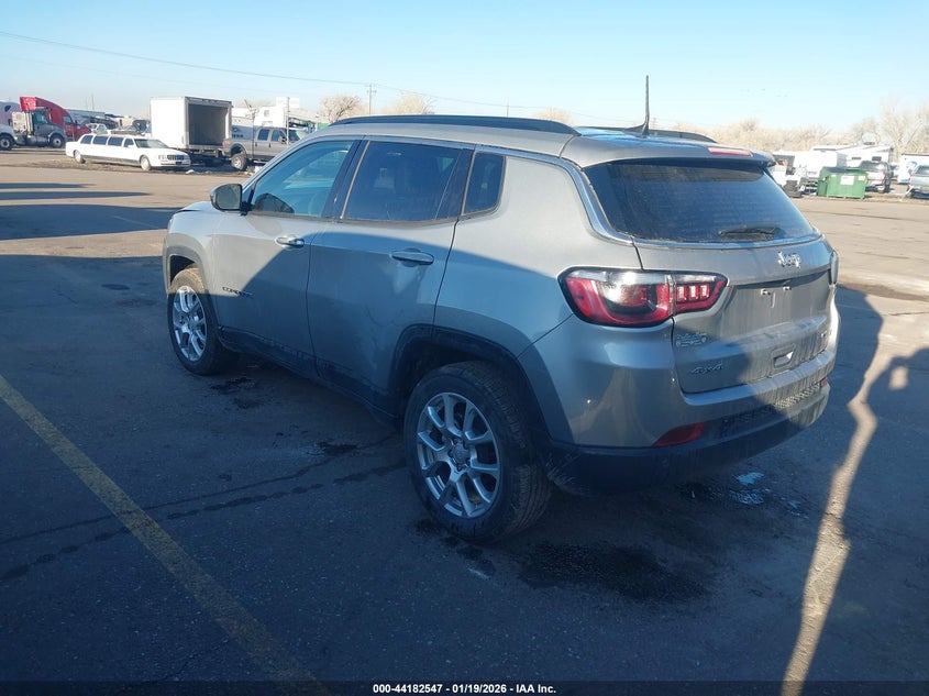 2023 Jeep Compass Latitude Lux Fwd