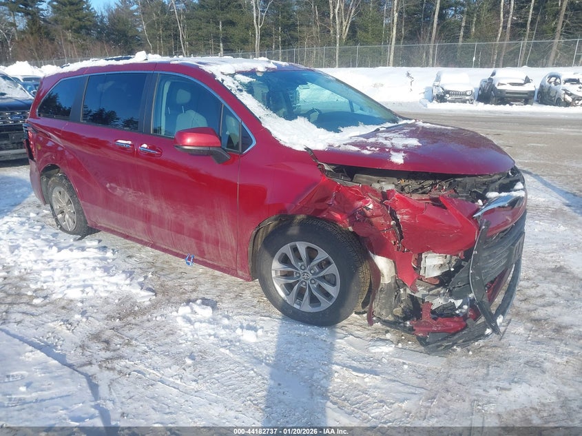 2022 Toyota Sienna Xle