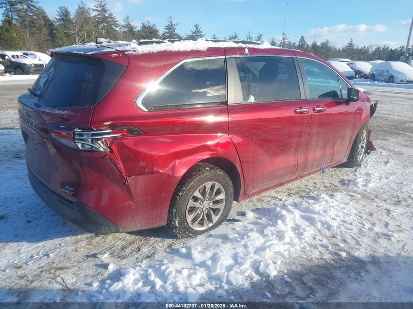 2022 Toyota Sienna Xle