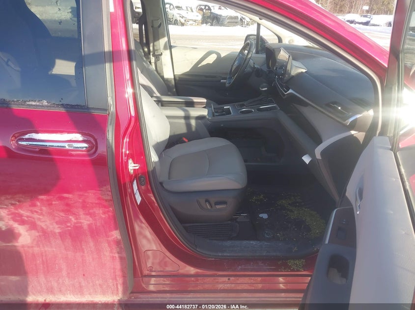 2022 Toyota Sienna Xle