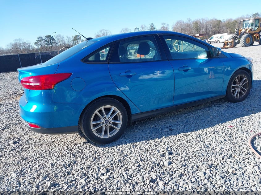 Vin: 1fadp3f22fl370340, lot: 44679041, ford focus se 20154