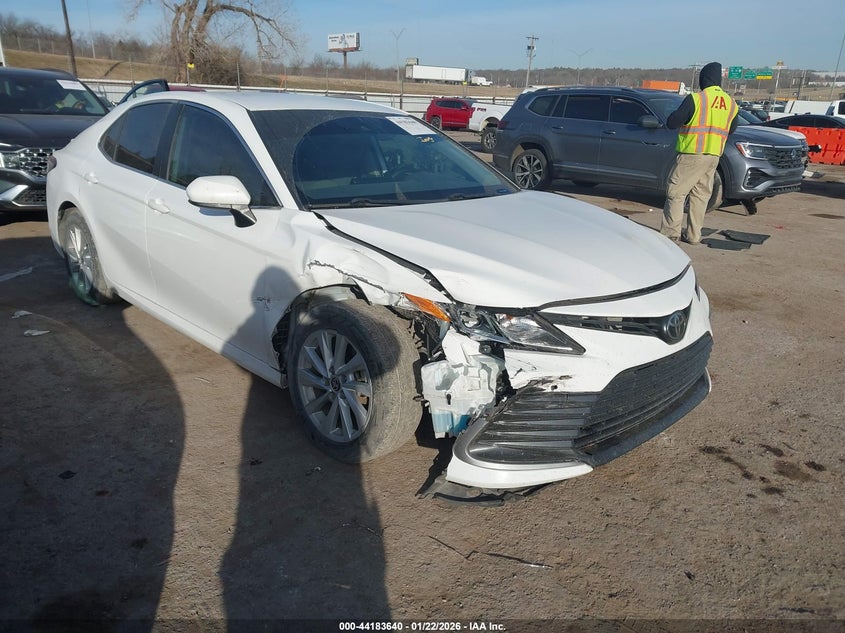 TOYOTA CAMRY LE 2022