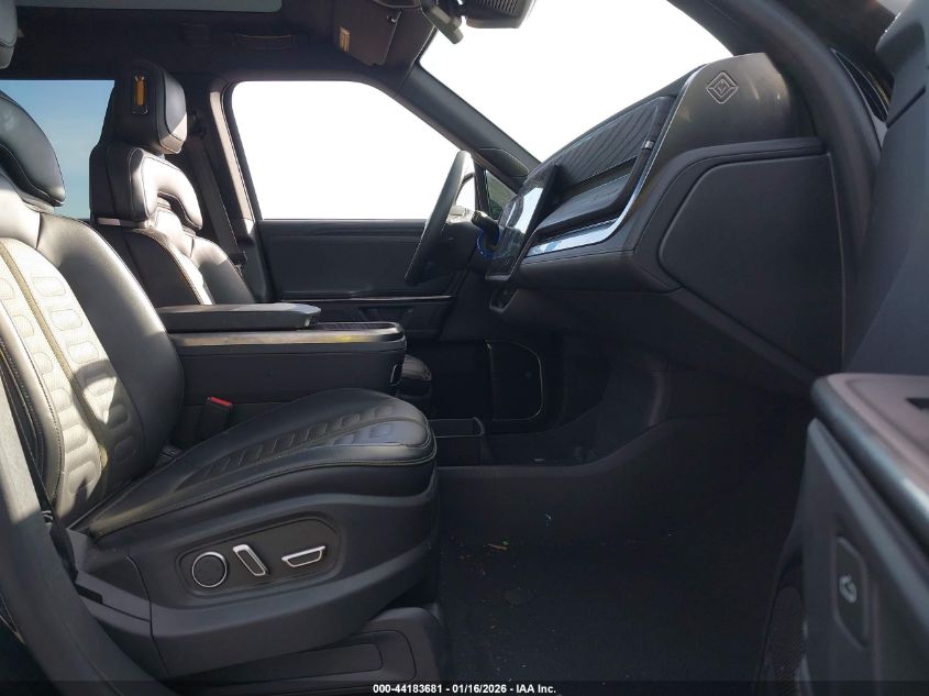 2025 Rivian R1S Adventure Dual Motor Large Pack/Adventure Dual Motor Max Pack